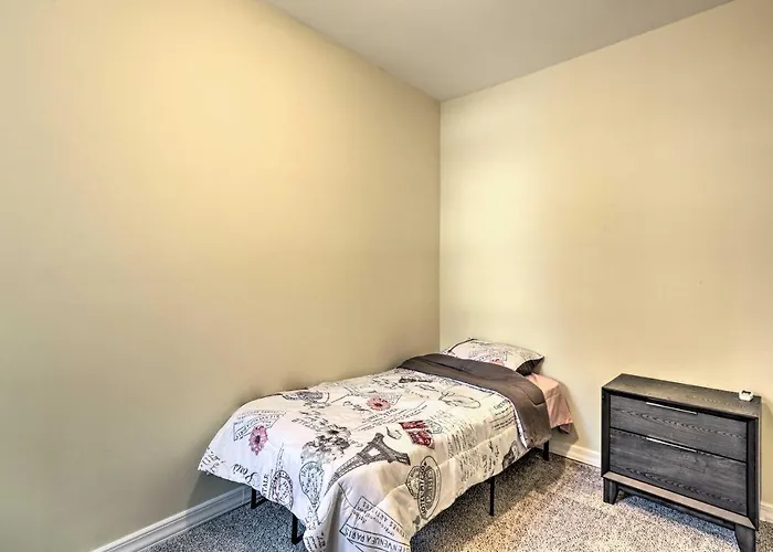 Philly Townhome With Gas Grill About 5 Mi To Dtwn!