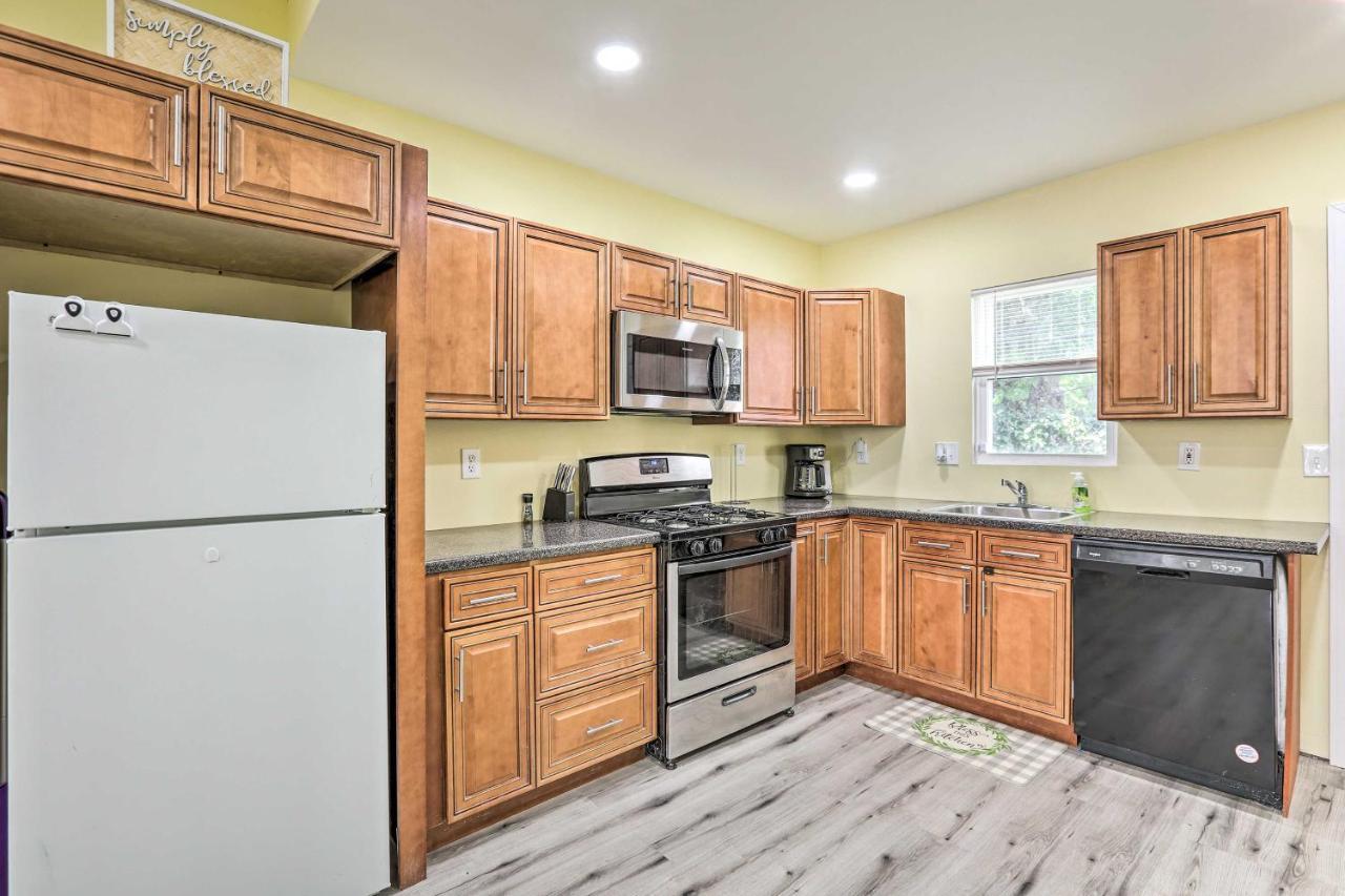 Holiday home Philly Townhome With Gas Grill About 5 Mi To Dtwn! Philadelphia