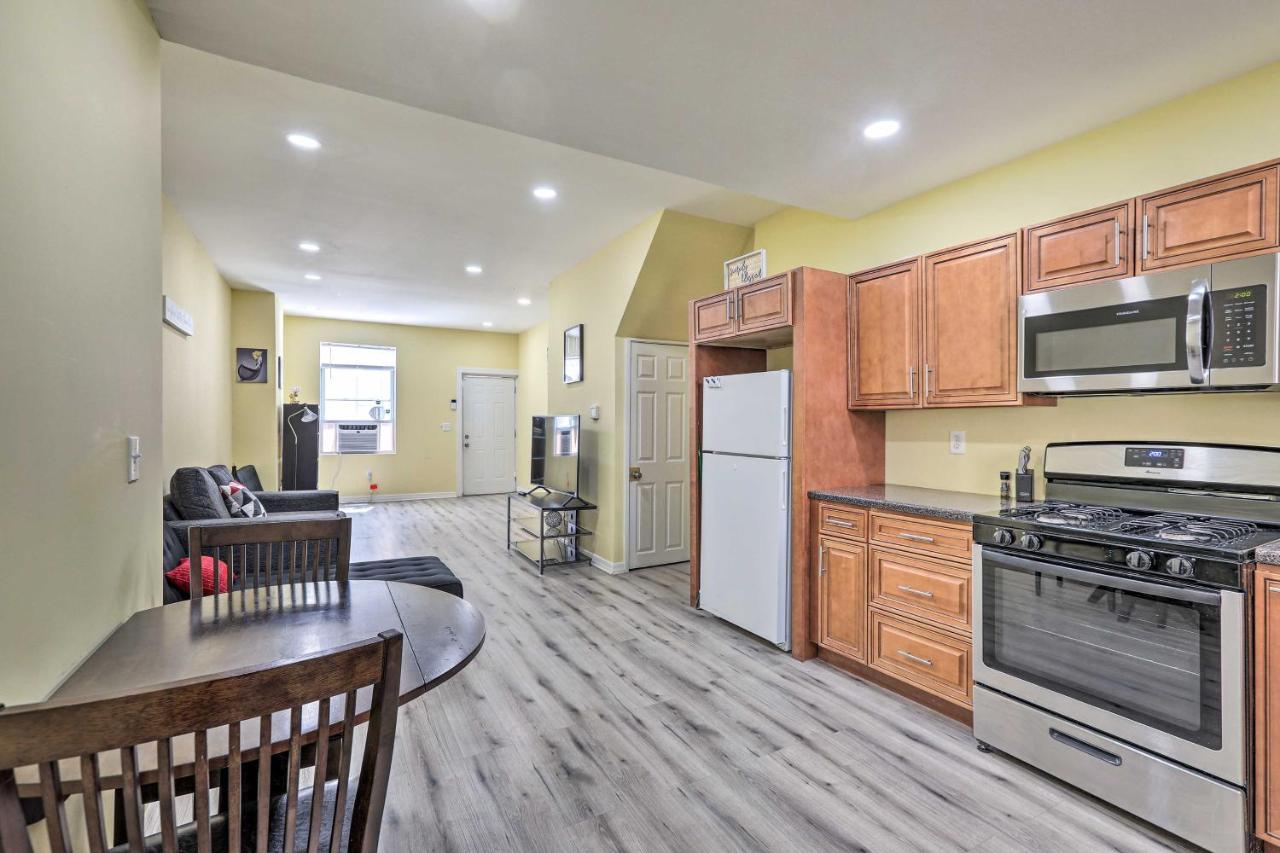 Holiday home Philly Townhome With Gas Grill About 5 Mi To Dtwn!