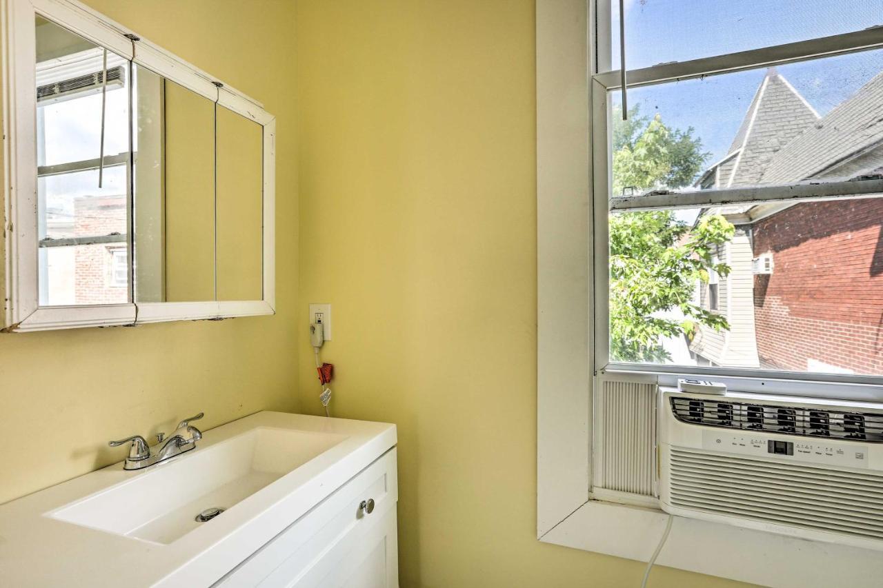 Philly Townhome With Gas Grill About 5 Mi To Dtwn! Holiday home