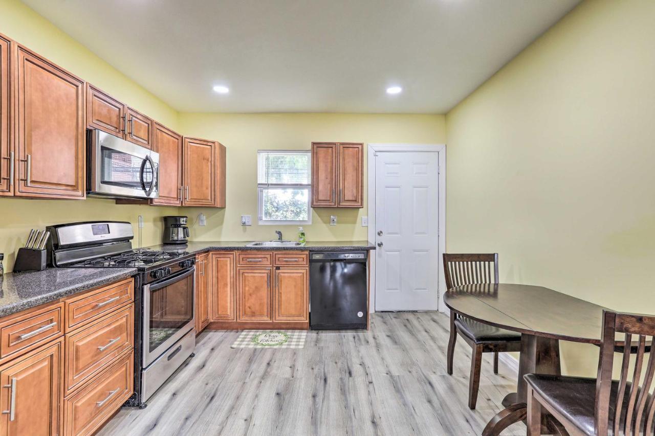 Holiday home Philly Townhome With Gas Grill About 5 Mi To Dtwn! Philadelphia